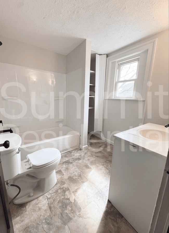 Photo - 4 Bedroom House for Rent