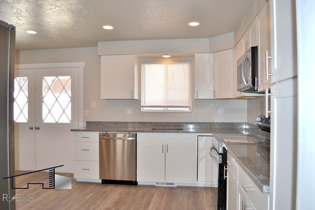 Photo - 1688 N Main St