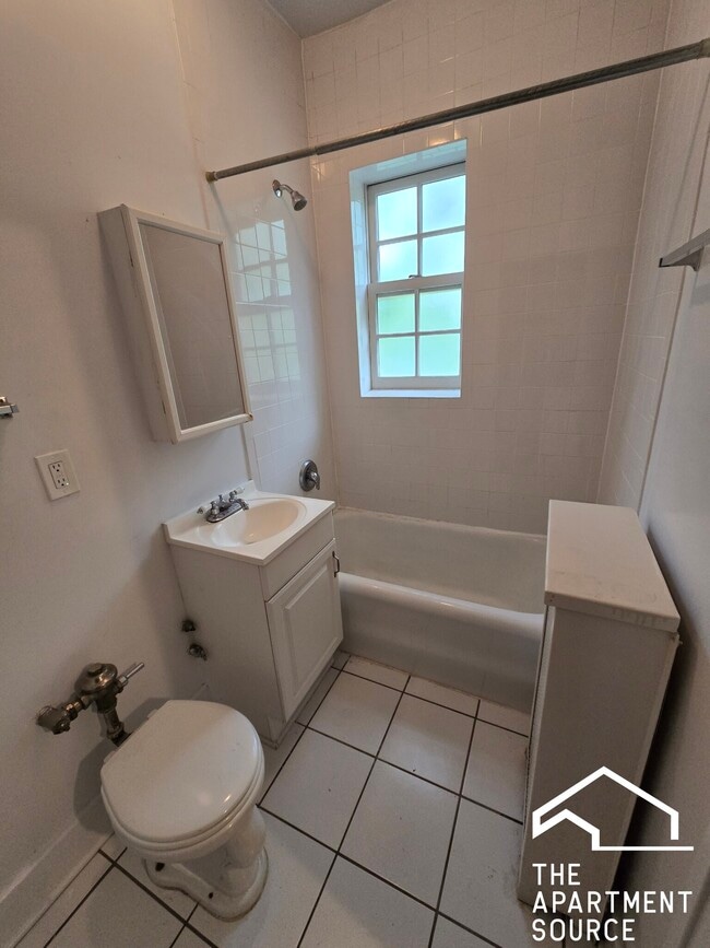 Building Photo - 1454 Oak Ave Unit 2E Rental