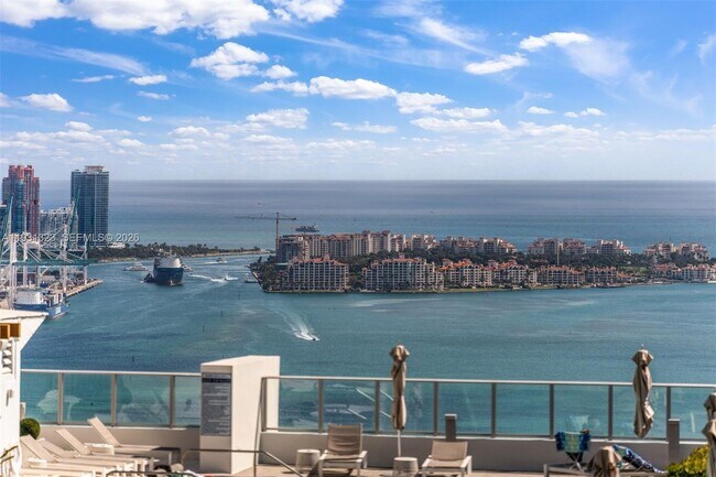 Building Photo - 1000 Brickell Plaza Unit PH5203