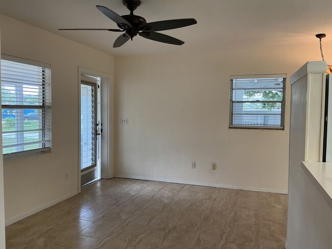 Photo - 2BR Home Near Merchants Walk, Walmart & Polk Parkway