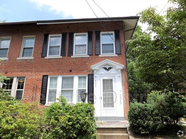 Building Photo - 4433 Fessenden St NW Rental