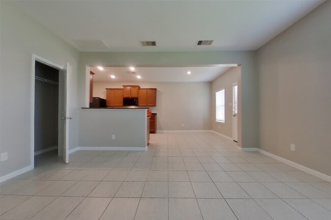 Building Photo - 301 Summer Horse Dr