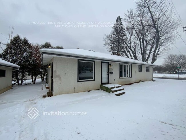 Building Photo - 2110 2nd St S