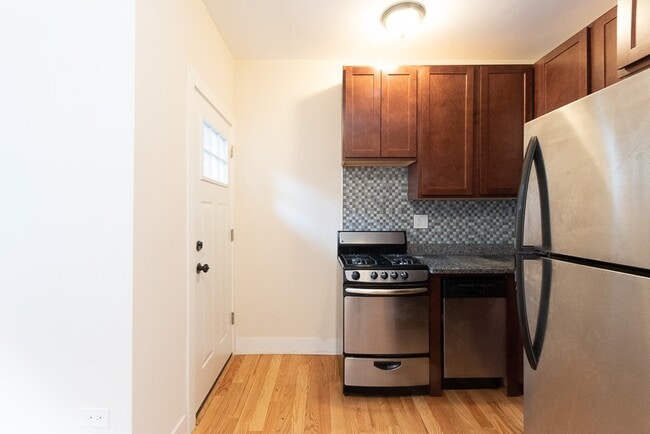 Photo - 3732 N Pine Grove Ave Unit J00W