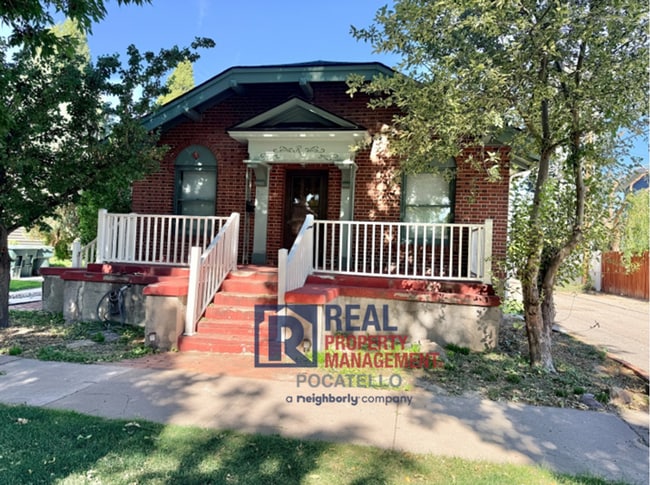 Building Photo - 824 E Bonneville St