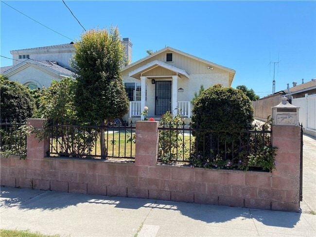 Building Photo - 1624 W 220th St Rental
