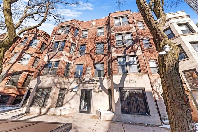 Building Photo - 3727 N Pine Grove Ave Unit 103 Rental
