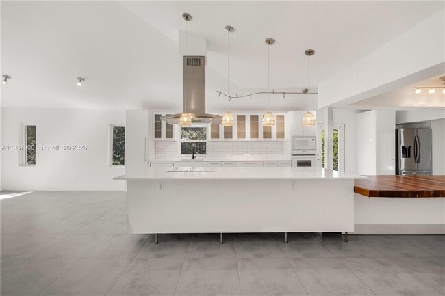 Photo - 801 NE 118th St