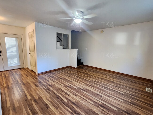 Photo - 805 W 4th St