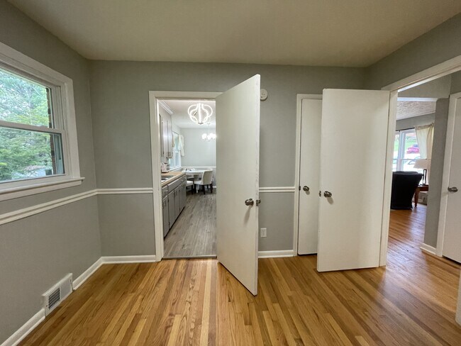 Photo - 5900 Edgewood Ave