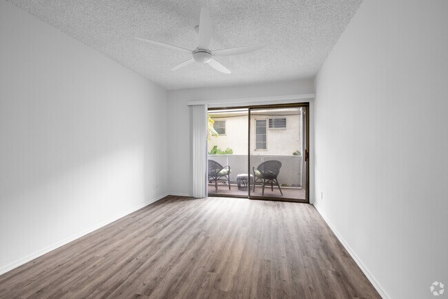 1BR, 1BA - 785SF - Bedroom - Cedar Tropics Unit J