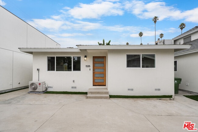 Building Photo - 1535 N Kingsley Dr Rental