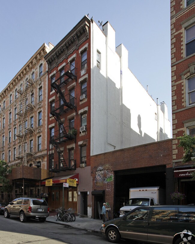 Photo - 186 E 2nd St