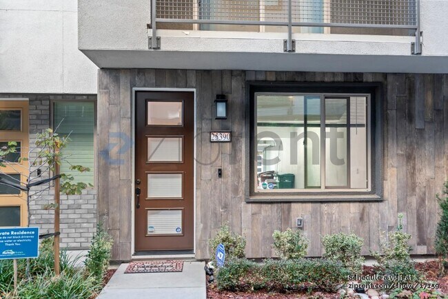 Photo - 25390 Parklane Dr