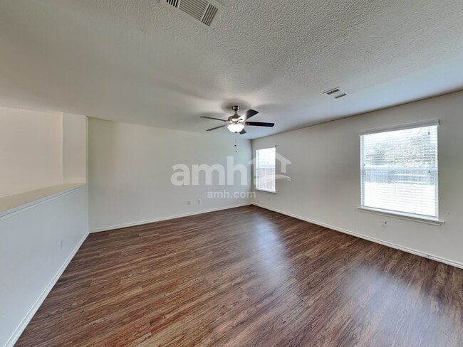 Photo - 210 Phillips St