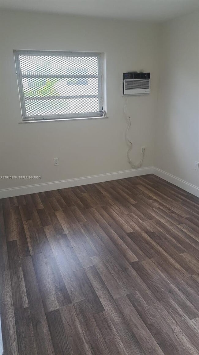 Photo - 2457 NW 35th St Unidad B