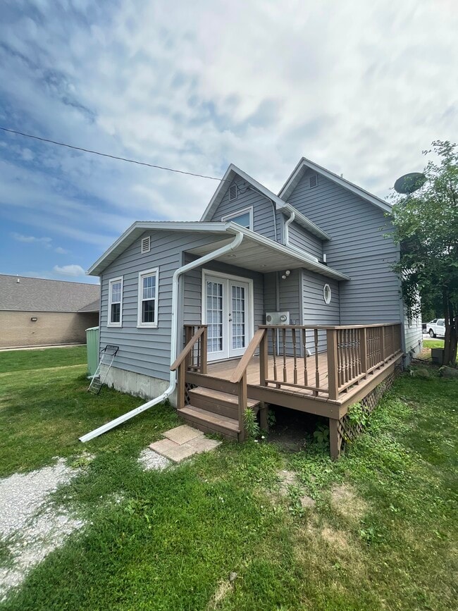 Photo - 127 E Main St