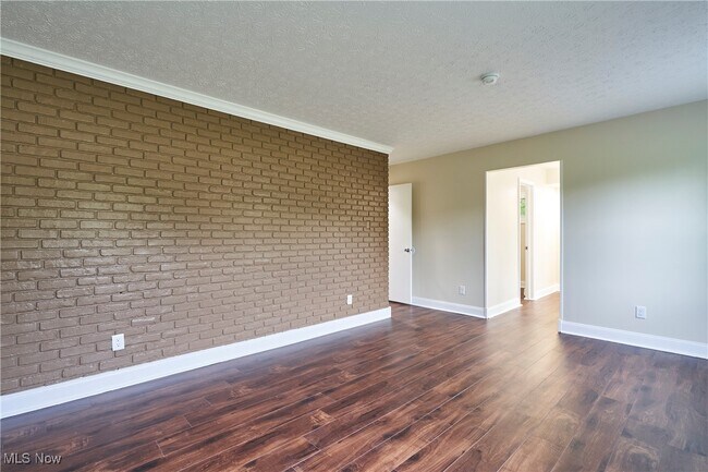 Photo - 2635 Martin Rd