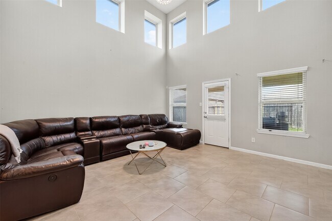 Photo - 8007 Carillon Way