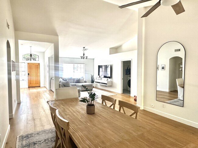 Photo - 723 W Leah Ct