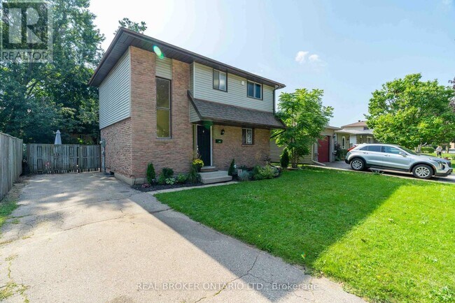 Photo - 232 Cedarwoods Crescent