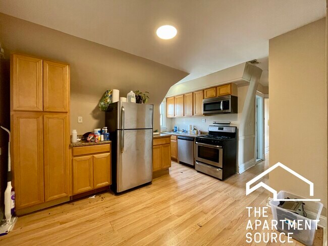 Building Photo - 3434 W Drummond Pl Unit 1