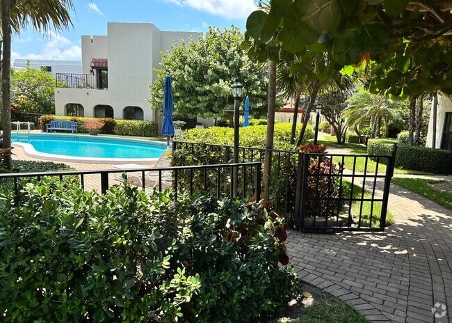 Building Photo - 200 S Ocean Blvd Unit B124 Rental