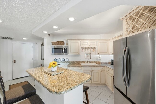 Photo - Beautiful 2/2 Bayshore Condo!