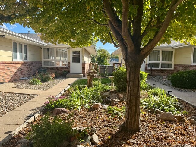 Photo - 5001-5005 Meredeth