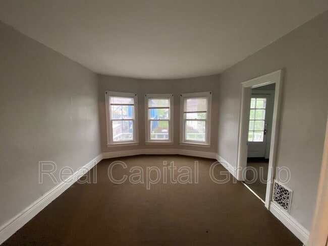 Photo - 408 Woodlawn Ave Unit 2