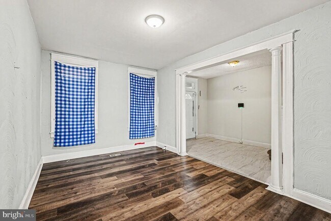 Photo - 409 Edgewood St