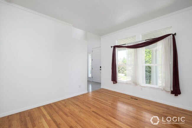 Photo - 166 Rawlins Ln