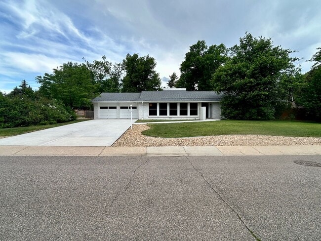 Building Photo - Spacious Three Bedroom Home Available Now!