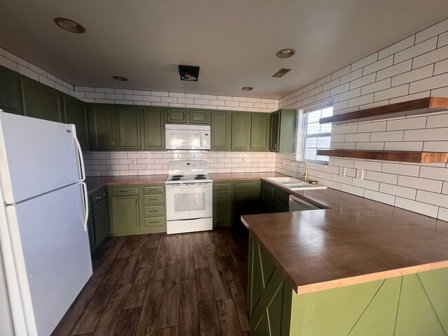 Photo - 16785 Huntington Ln Unit B