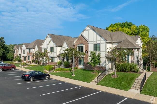 Comunidad cerrada amigable - River Oaks Apartments of Rochester Hills