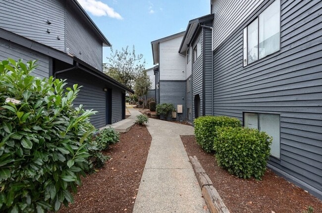 Building Photo - Avon Park Rental