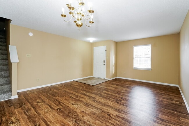 Photo - 2044 Southernwood Ln