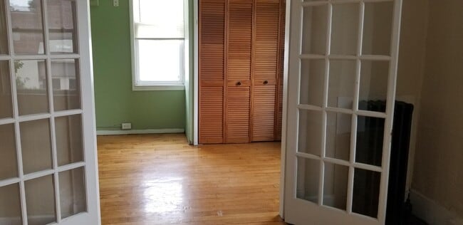 Building Photo - 210 S Michigan Ave Unit B Rental