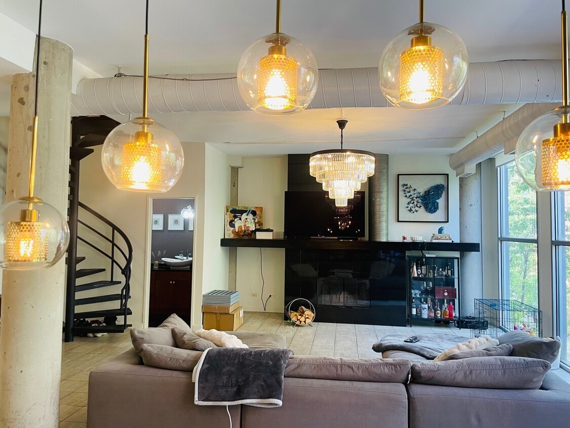 Photo - 939 W Huron St (Chicago, IL)
