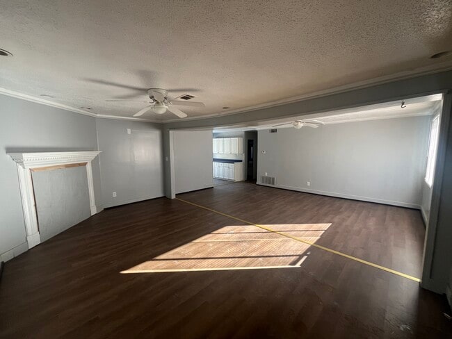 Building Photo - 209 Laurel St