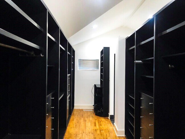 Photo - 2809 Dyer St