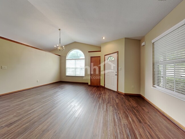 Photo - 333 Greenwood Ln