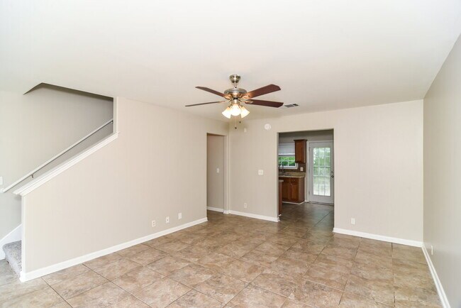 Photo - 145 Lyndhurst Dr