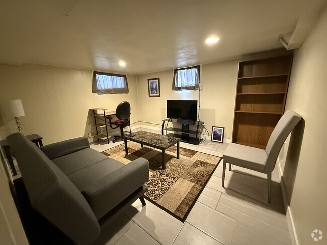 Building Photo - 3621 Orchard Ave Unit Downstairs Rental