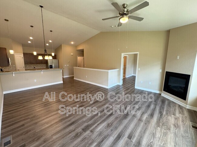 Photo - 758 Thimbleberry Point