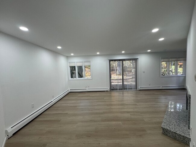 Photo - 4 Earls Ct Unit C