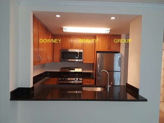 Building Photo - 13 Temple St Unit E3 Rental