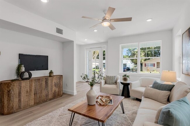 Photo - 1912 W Chestnut St