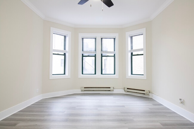 Photo - 3845 N Greenview Unit 1W